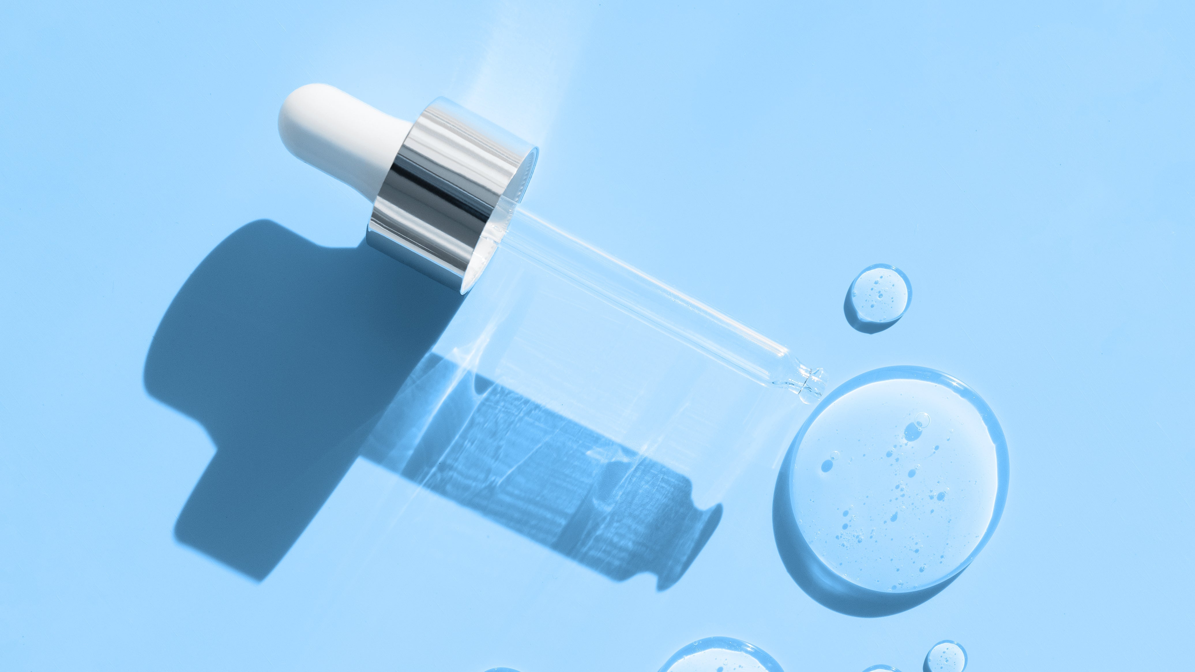 Hyaluronsyra vs retinol – vad är bäst för huden?